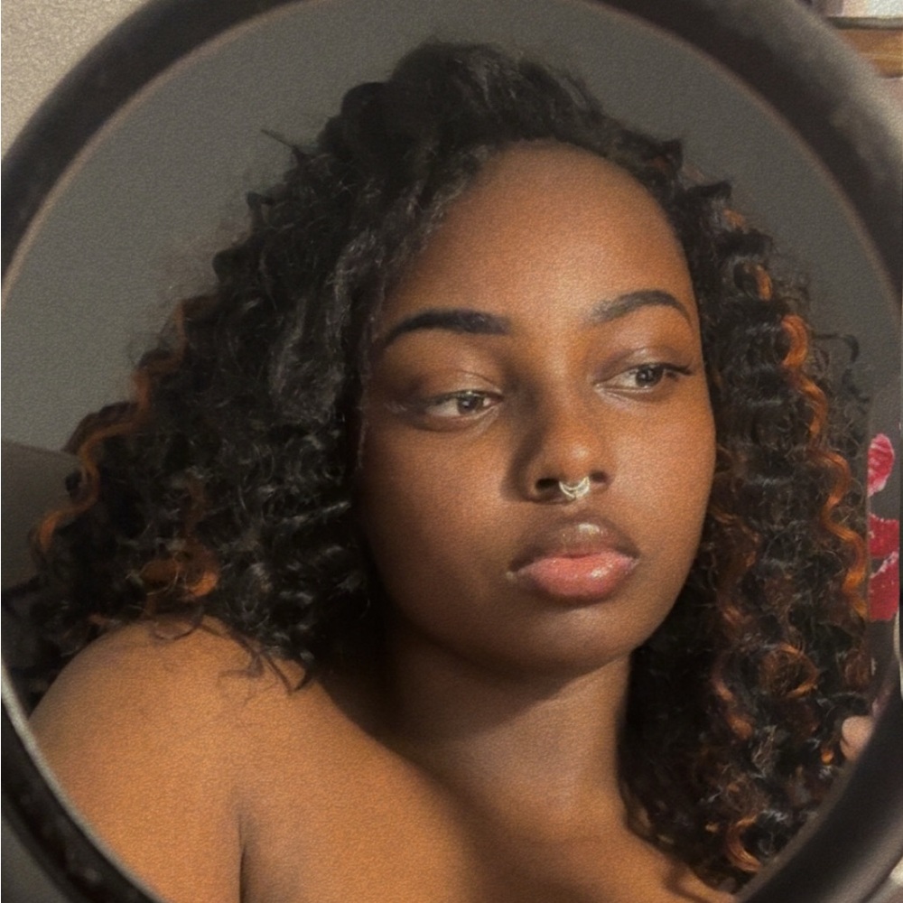 Meet your Posher, Leila